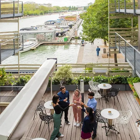 هوليداي إن إكسبرس - كنال دو لا فيليت فندق