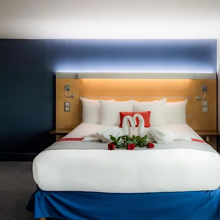 Express Paris-canal De La By Ihg 3*