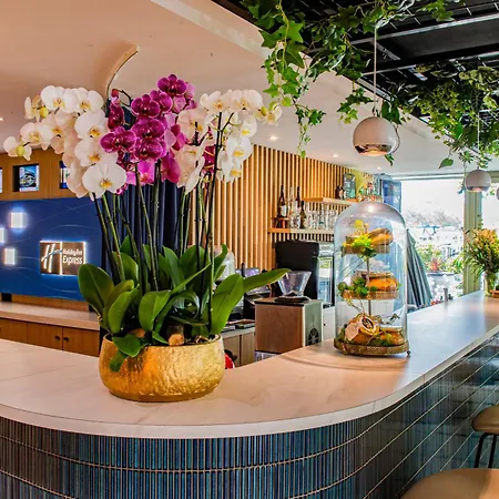 Express Paris-canal De La By Ihg Hotel