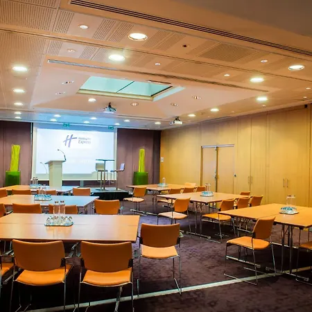 Express Paris-canal De La By Ihg 3*