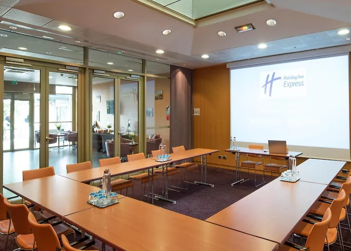 Express Paris-canal De La By Ihg