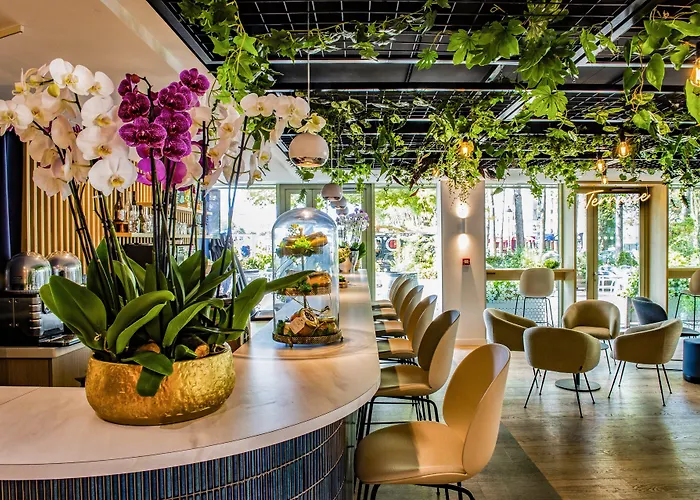 Express Paris-canal De La By Ihg